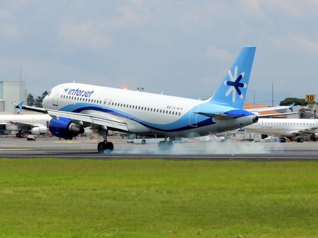 Airbus A320 (XA-MYR)