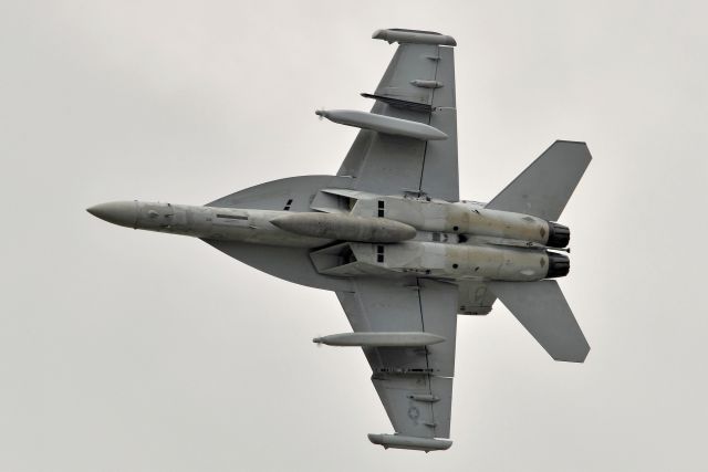 McDonnell Douglas FA-18 Hornet — - F-18 Growler cranking and banking it. Thing is dang fast. My first catch of a growler version.