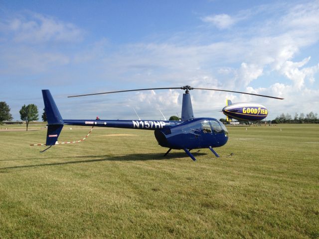 Robinson R-44 (N157HP)
