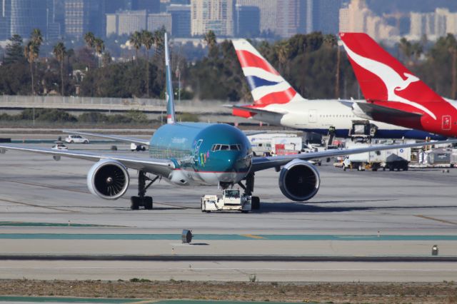 BOEING 777-300ER (B-KPB)