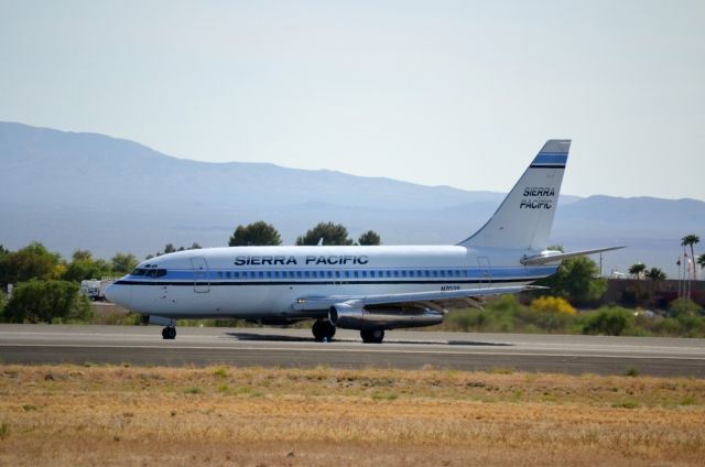 Boeing 737-200 (N703S)