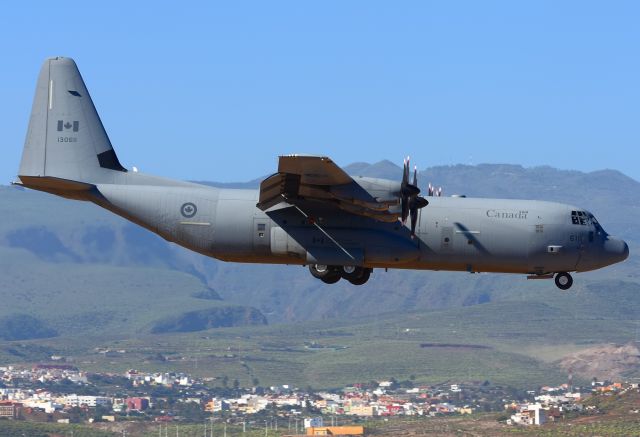 Lockheed C-130 Hercules (13-0611)