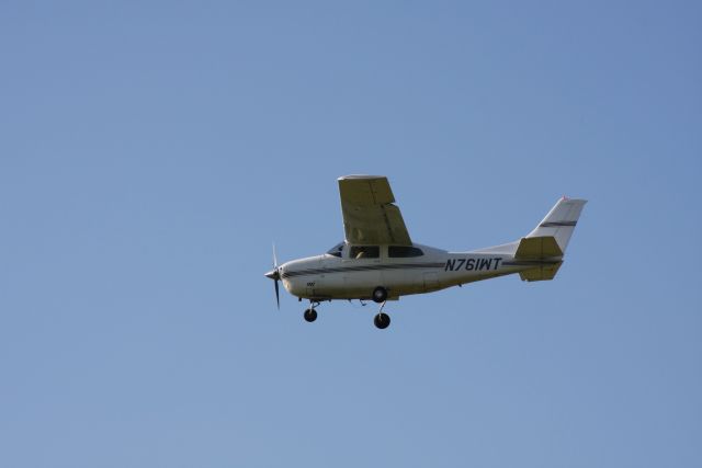 Cessna Centurion (N761WT) - OSHKOSH ARRIVAL 08