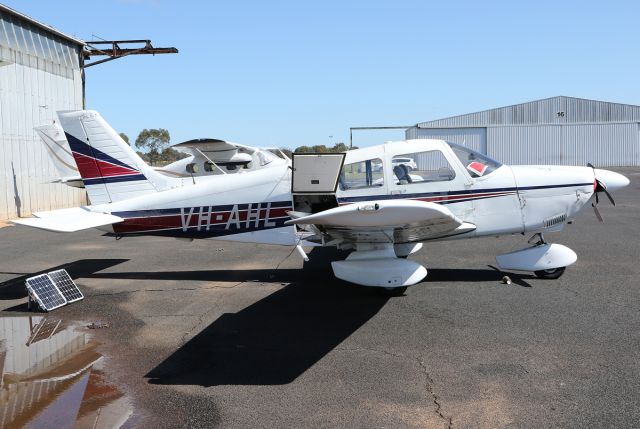 Piper Cherokee (VH-AHL)