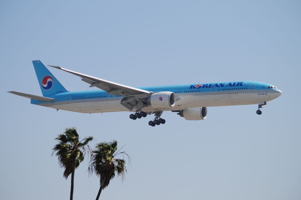 BOEING 777-300ER (HL7782)