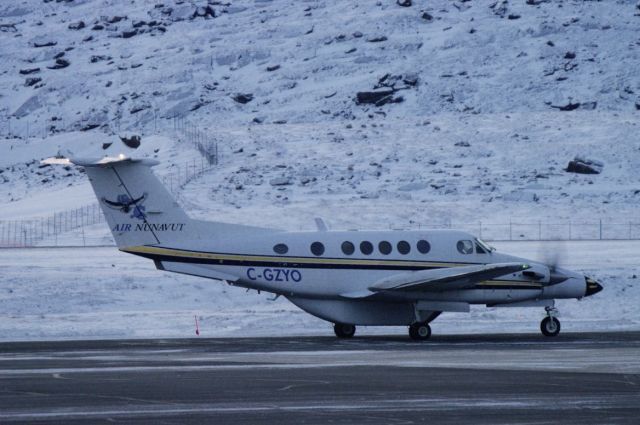 Beechcraft Super King Air 200 (C-GZYO) - Nov.05.2015 Iqaluit, Nunavut 