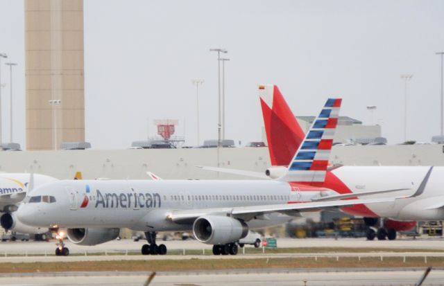 Boeing 757-200 (N190AA) - Taxiing"For the departure to Lima(Peru)