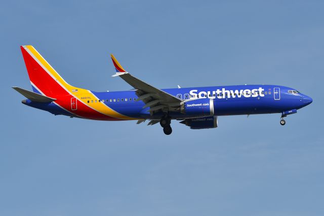 Boeing 737 MAX 8 (N8815L) - 23L 06-21-25