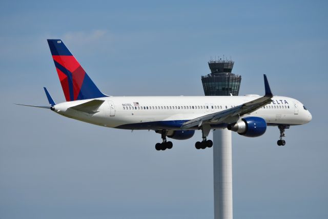 Boeing 757-200 (N659DL)