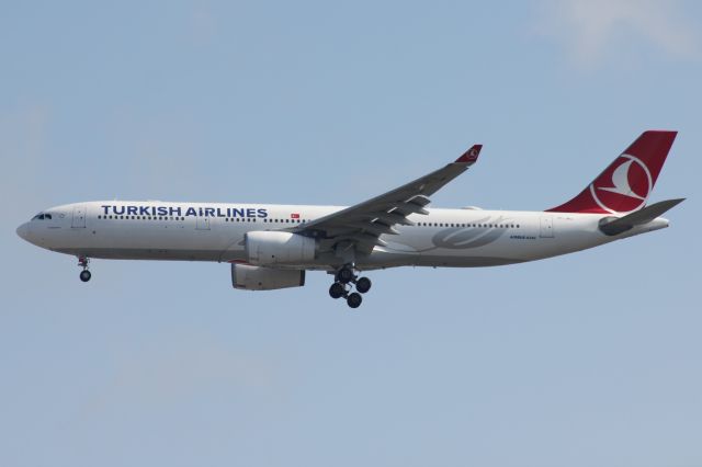 Airbus A330-300 (TC-JNJ)