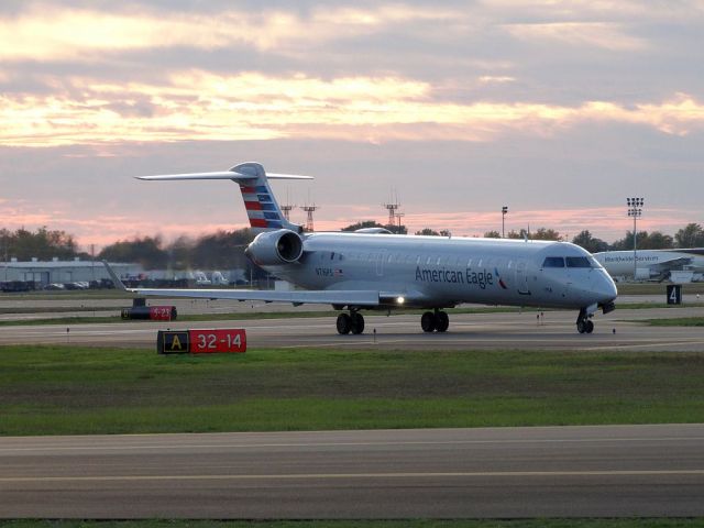 Canadair Regional Jet CRJ-700 (N716PS)