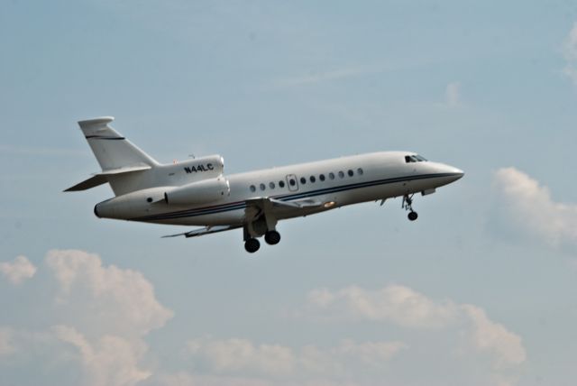 Dassault Falcon 900 (N44LC)