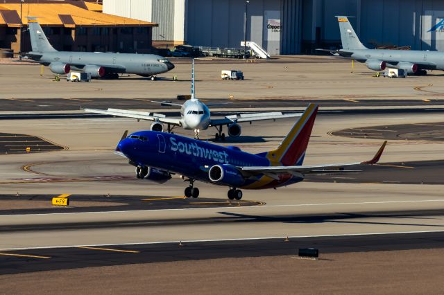Boeing 737-700 (N569WN) - Southwest Airlines 737-700 taking off from PHX on 9/17/22. Taken with a Canon 850D and a Canon EF 70-200mm f/2.8L IS II USM lens. 