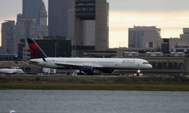 BOEING 757-300 (N595NW)