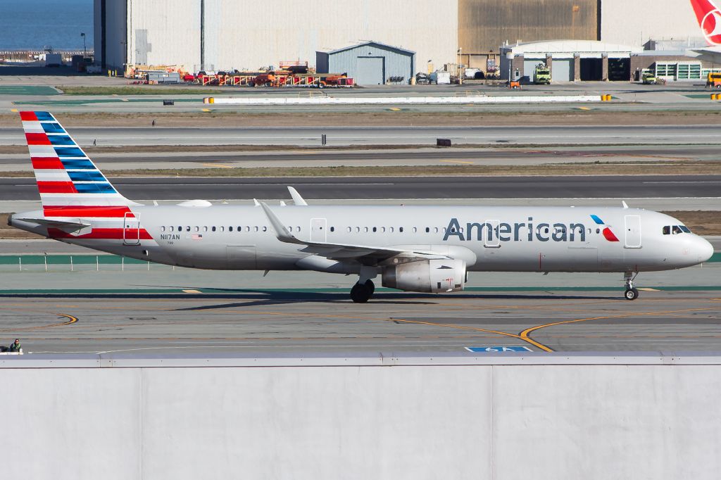 Airbus A321 (N117AN)