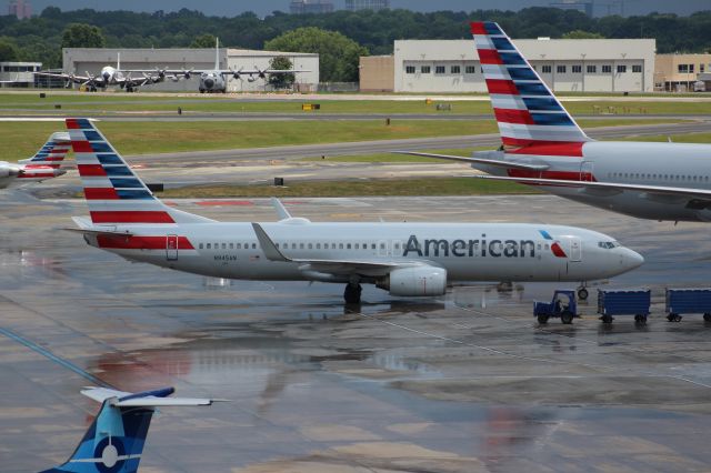 Boeing 737-800 (N945AN)