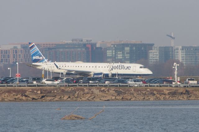 Airbus A320 (N604JB)