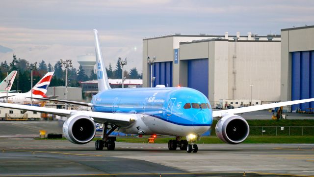 Boeing 787-9 Dreamliner (PH-BHC) - BOE235 taxis onto Rwy 16R for a RTO after its C1 flight on 11/5/15. (ln 368 / cn 38760). This is the second Dreamliner for KLM. 