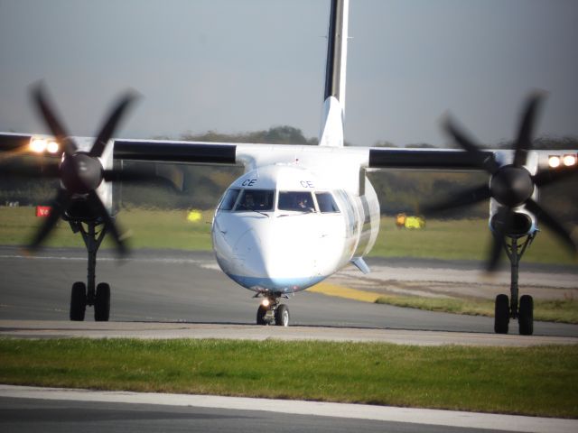 de Havilland Dash 8-400 (G-JECE) - MANCHESTER UK JROON