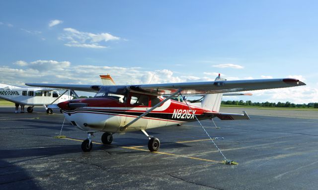 Cessna Skyhawk (N8215X) - Cessna 172B Skyhawk N8215X in Ann Arbor, MI