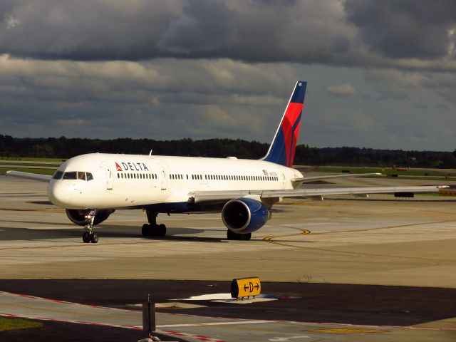 Boeing 757-200 (N6707A)