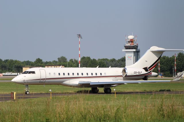 Bombardier Global Express (CS-GLF) - GLOBAL 6000 TAXIING TO A.T.A. 27-05-2017