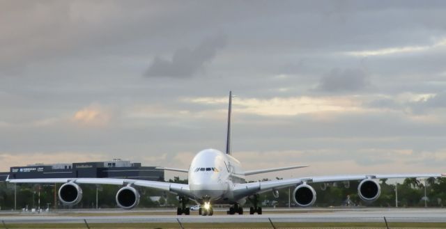 Airbus A380-800 (D-AIMM)