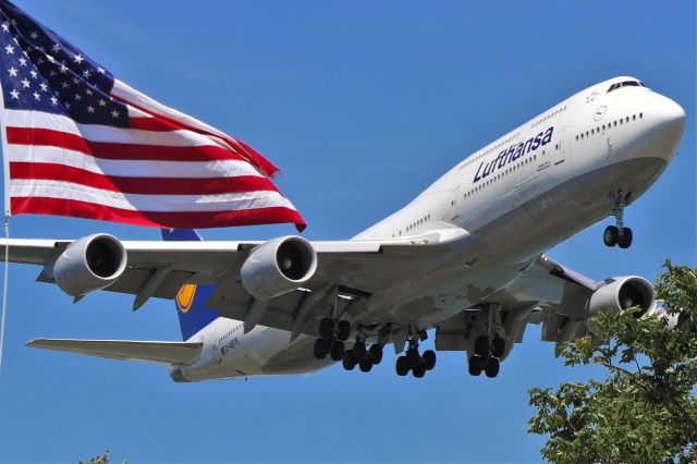 BOEING 747-8 (D-ABYN) - Happy 4th of July!