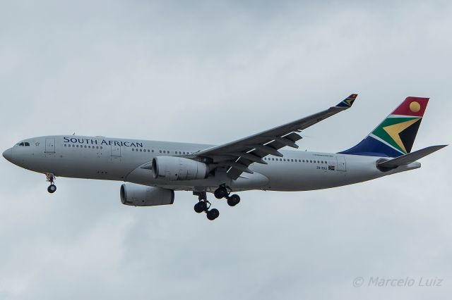 Airbus A330-200 (ZS-SXU) - South African Airways - Airbus A330-243br /Registration: ZS-SXUbr /br /Johannesburg (JNB) / São Paulo (GRU)br /br /Foto Tirada em: 14/11/2016br /Fotografia: Marcelo Luiz 