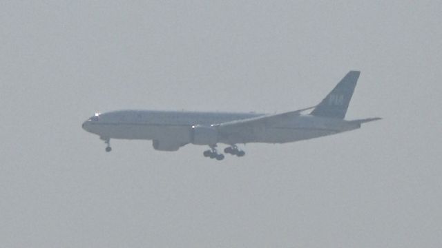 Boeing 777-200 (AP-BMG) - PIAs second newest 777-2Q8ER delivered from Vietnam Airlines, painted in a retro livery, landing from Islamabad at Karachi Jinnah International.