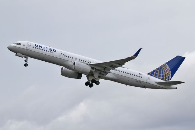 Boeing 757-200 (N41140) - UAL2817 departing to EWR after the UAL80 service was cancelled the previous day