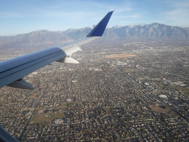 Embraer 175 (N286SY) - coming in from the south looking east to SLC