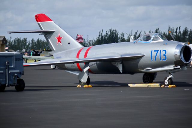 MIKOYAN MiG-17 (N1713P)