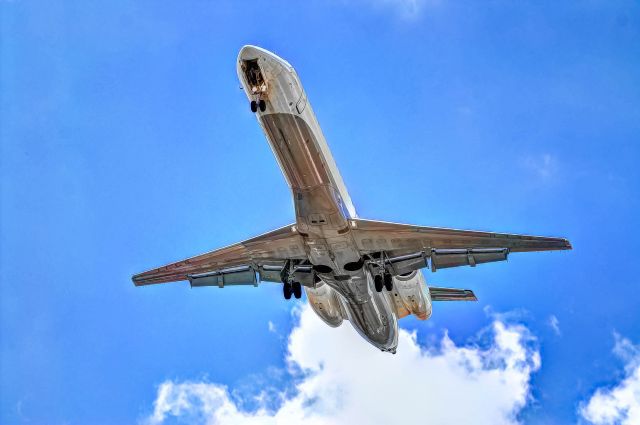 Boeing 727-100 — - Taken on approach for runway 26R at Hartsfield Jackson Airport in Atlanta.