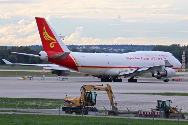 Boeing 747-200 (B-2437)