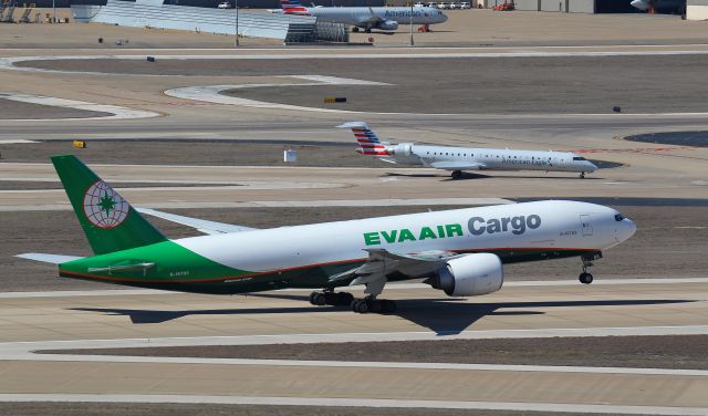Boeing 777-200 (B-16783)