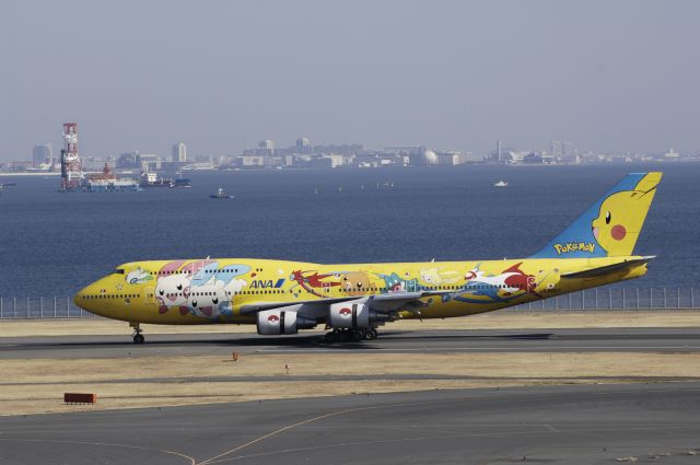 Boeing 747-400 (JA8957) - Landing at Haneda Intl Airport Rwy34R on 2013/01/30 "Pokemon c/s"