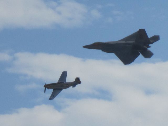 Lockheed F-22 Raptor —