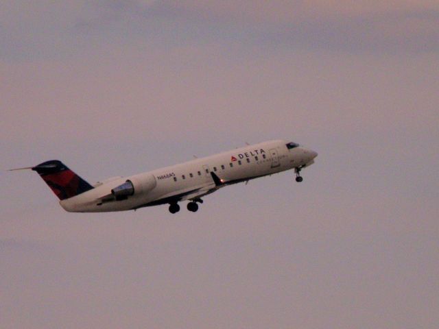 Canadair Regional Jet CRJ-200 (N868AS) - Acey 5598 (N868AS) just off the active at Blue Grass Airport (KLEX) bound for Hartsfield-Jackson Intl (KATL)...