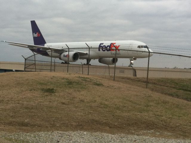 Boeing 757-200 (N979FD)