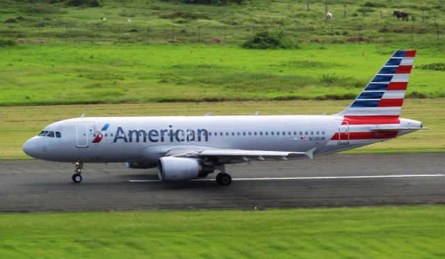 Airbus A320 (N128UW)