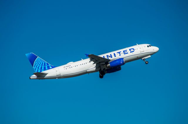 Airbus A320 (N412UA) - Departing 13R for Denver.