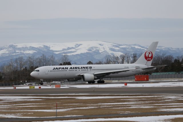 BOEING 767-300 (JA656J) - 2015 0219:br /HKD-HND