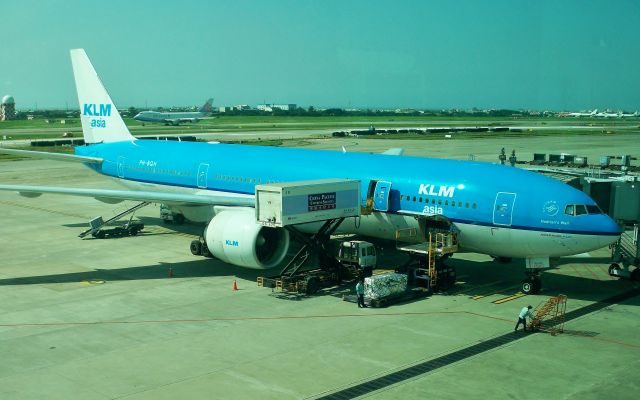 Boeing 777-200 (PH-BQH) - KLM 777-206/ER PH-BQH at Taipei (TPE) on May 25, 2013.