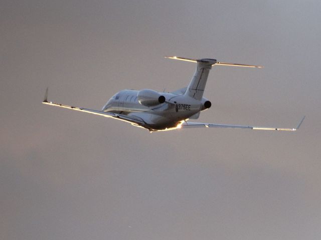 Embraer Phenom 300 (N375EE)