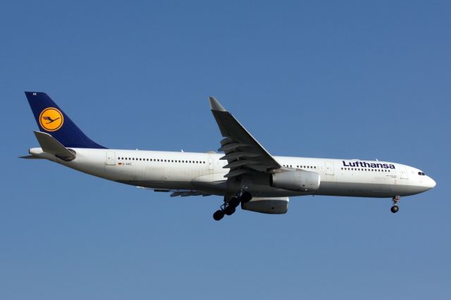 Airbus A330-300 (D-AIKE)