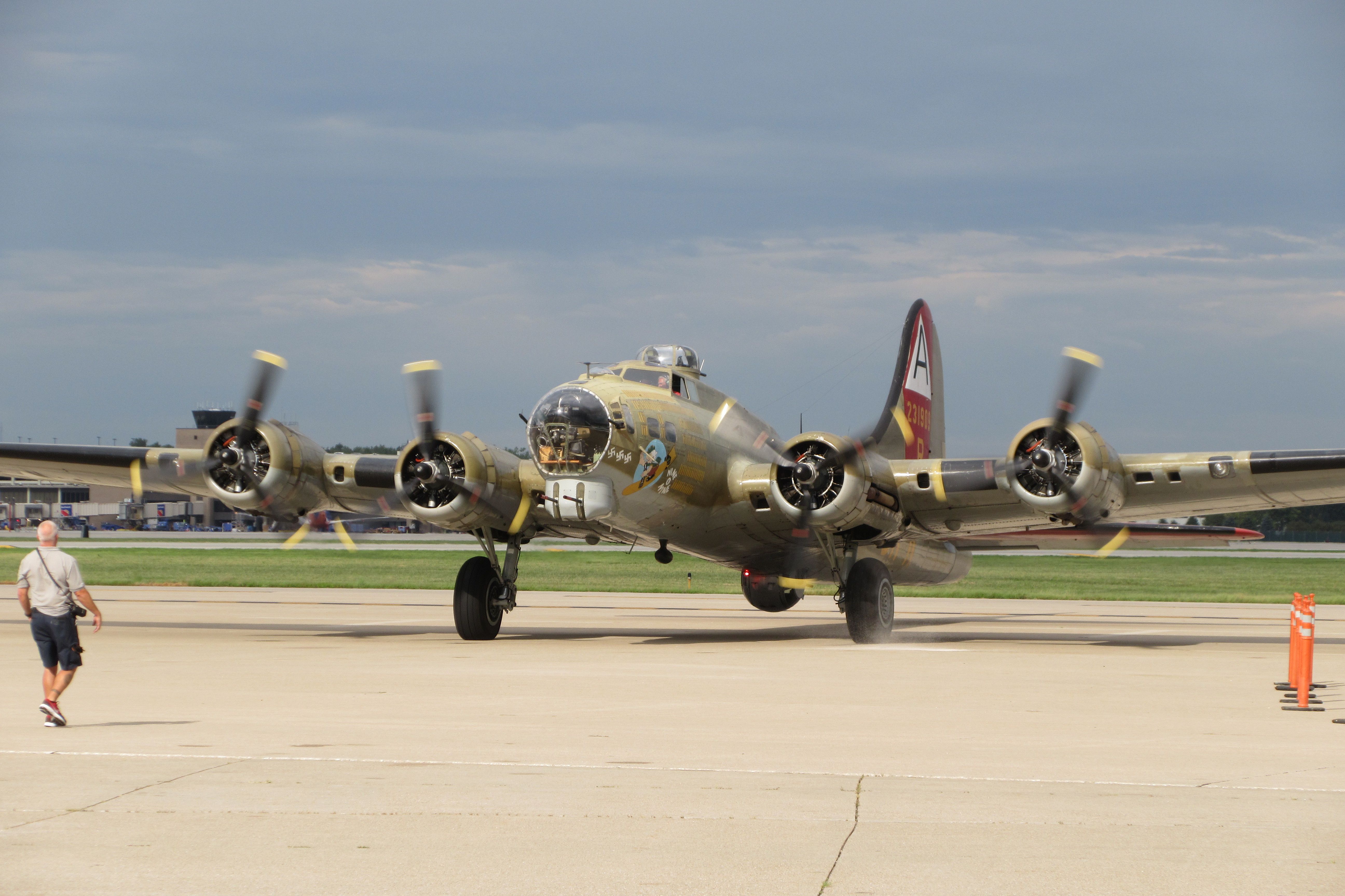 Boeing B-17 Flying Fortress (N231909) - 7/23/2016