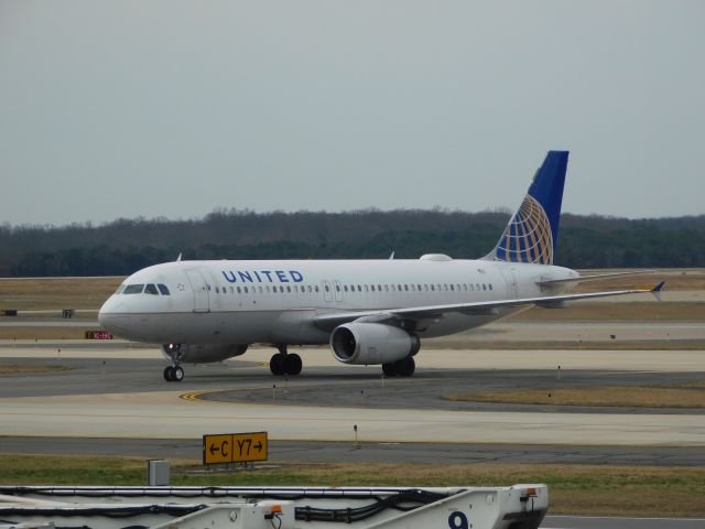 Airbus A320 (N418UA) - United A320 Taxiing to the gate at Washington Dulles International Airport