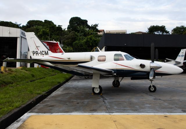 Piper Navajo (PR-ICM)