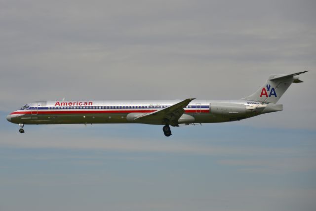 McDonnell Douglas MD-82 (N559AA)